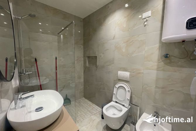 Shtepi me qera Apartament ne Tirane, 2+1, Mobilimi Bosh, pa mobiluar, Pagesa 1,400  Euro.