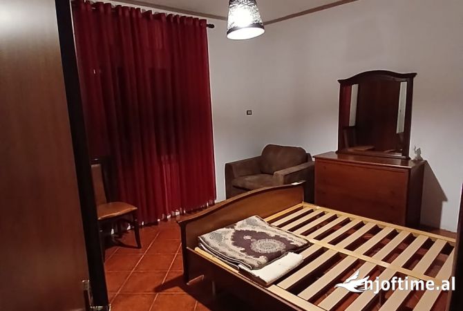 Shtepi me qera Apartament ne Tirane, 2+1, Mobilimi E mobiluar, Pagesa 45,000  Leke.