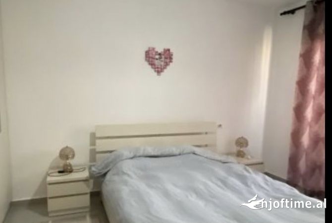 Shtepi ne shitje Apartament ne Tirane, 2+1, Mobilimi E mobiluar, Pagesa 135,000  Euro.