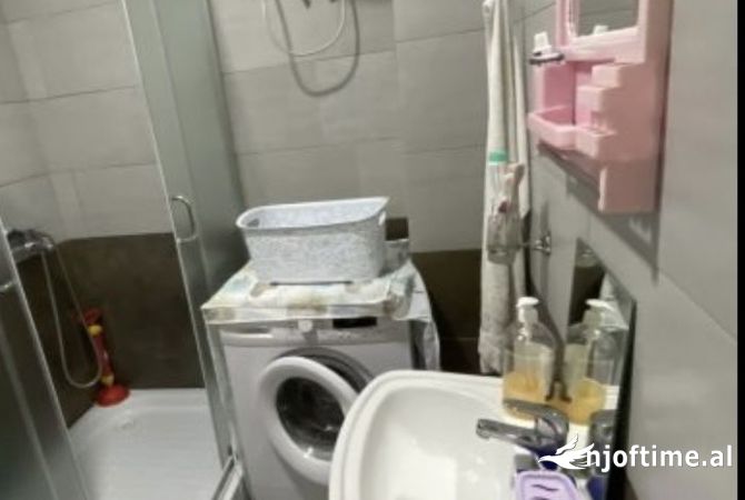 Shtepi ne shitje Apartament ne Tirane, 2+1, Mobilimi E mobiluar, Pagesa 135,000  Euro.