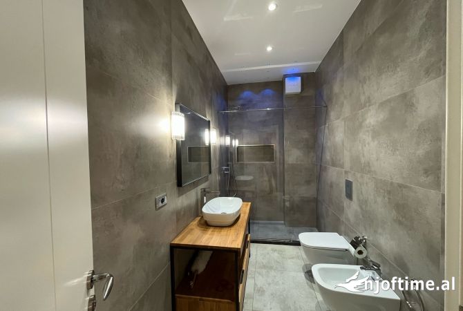 Shtepi me qera Apartament ne Tirane, 2+1, Mobilimi E mobiluar, Pagesa 850  Euro.