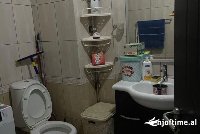 Shtepi ne shitje Apartament ne Tirane, 2+1, Mobilimi E mobiluar, Pagesa 140,000  Euro.