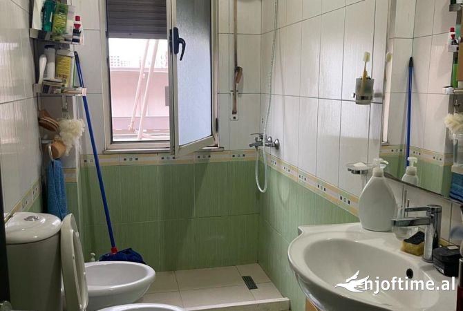 Shtepi ne shitje Apartament ne Tirane, 2+1, Mobilimi E mobiluar, Pagesa 140,000  Euro.