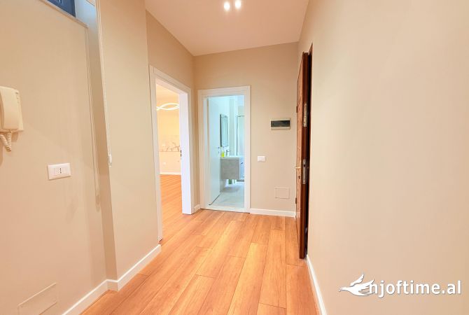 Shtepi ne shitje Apartament ne Tirane, 1+1, Mobilimi Bosh, pa mobiluar, Pagesa 135,000  Euro.