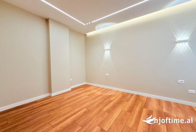Shtepi ne shitje Apartament ne Tirane, 1+1, Mobilimi Bosh, pa mobiluar, Pagesa 135,000  Euro.