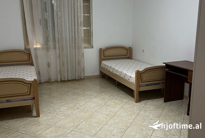Shtepi me qera Apartament ne Tirane, 2+1, Mobilimi E mobiluar, Pagesa 45,000  Leke.