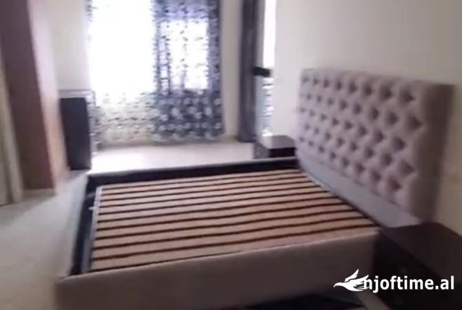 Shtepi me qera Apartament ne Tirane, 2+1, Mobilimi E mobiluar, Pagesa 50,000  Leke.