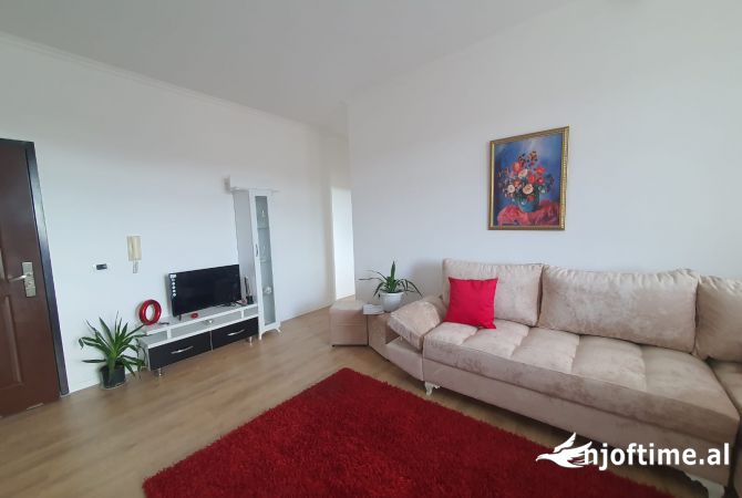 Shtepi ne shitje Apartament ne Tirane, 2+1, Mobilimi Pjeserisht e mobiluar, Pagesa 125,000  Euro.