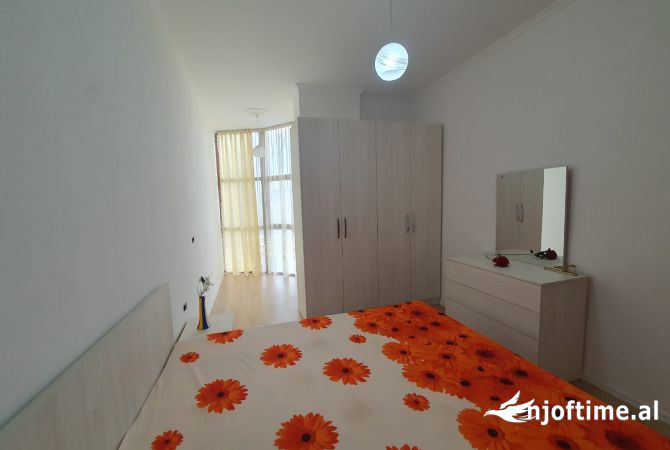 Shtepi ne shitje Apartament ne Tirane, 2+1, Mobilimi Pjeserisht e mobiluar, Pagesa 125,000  Euro.
