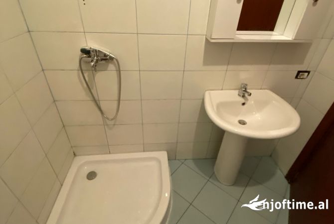 Shtepi me qera 1+1 ne Tirane - 450 Euro