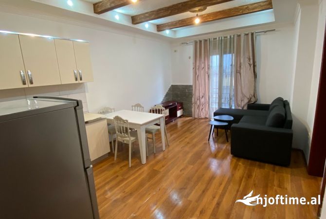 Shtepi me qera Apartament ne Tirane, 1+1, Mobilimi E mobiluar, Pagesa 450  Euro.