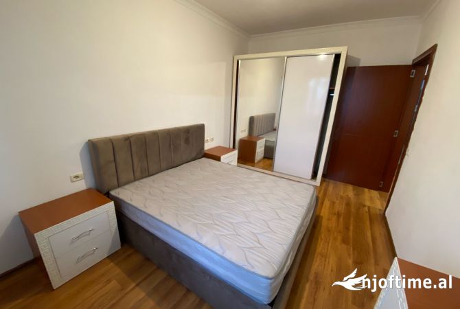 Shtepi me qera Apartament ne Tirane, 1+1, Mobilimi E mobiluar, Pagesa 450  Euro.