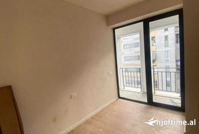 Shtepi ne shitje Apartament ne Tirane, 2+1, Mobilimi Bosh, pa mobiluar, Pagesa 150,000  Euro.