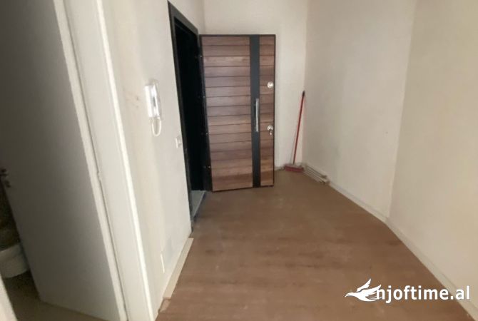 Shtepi ne shitje Apartament ne Tirane, 2+1, Mobilimi Bosh, pa mobiluar, Pagesa 150,000  Euro.