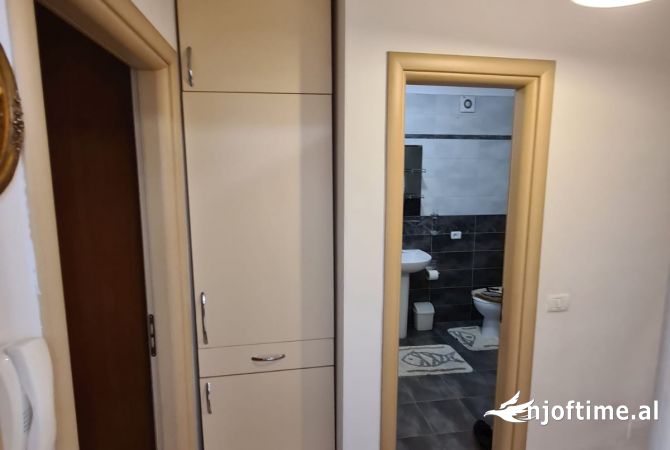 Shtepi me qera Apartament ne Tirane, 1+1, Mobilimi E mobiluar, Pagesa 500  Euro.