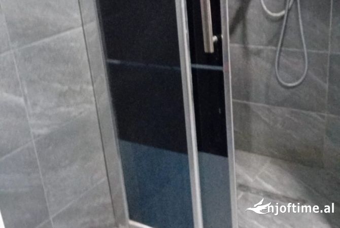 Shtepi ne shitje Apartament ne Tirane, 3+1, Mobilimi E mobiluar, Pagesa 168,000  Euro.