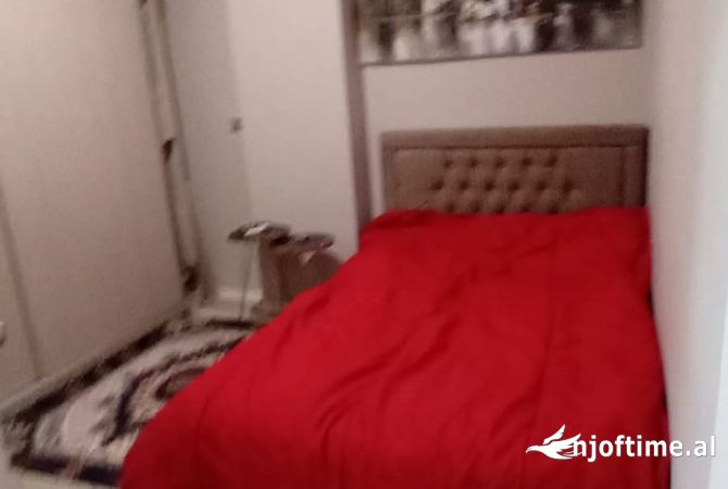 Shtepi ne shitje Apartament ne Tirane, 3+1, Mobilimi E mobiluar, Pagesa 168,000  Euro.