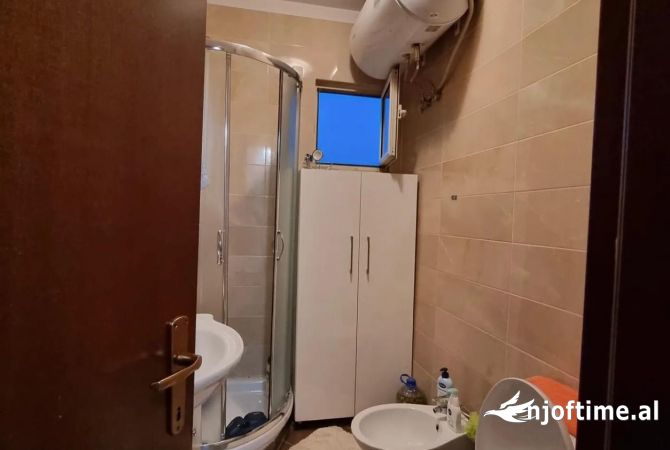 Shtepi me qera Apartament ne Tirane, 2+1, Mobilimi E mobiluar, Pagesa 500  Euro.