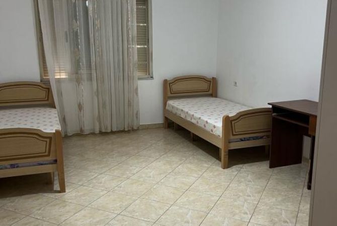 Shtepi me qera 2+1 ne Tirane - 42,000 Leke
