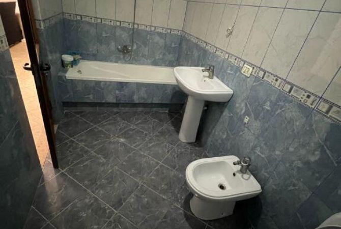 Shtepi me qera 2+1 ne Tirane - 42,000 Leke