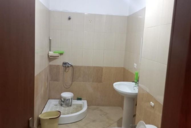Shtepi me qera 2+1 ne Tirane - 400 Euro