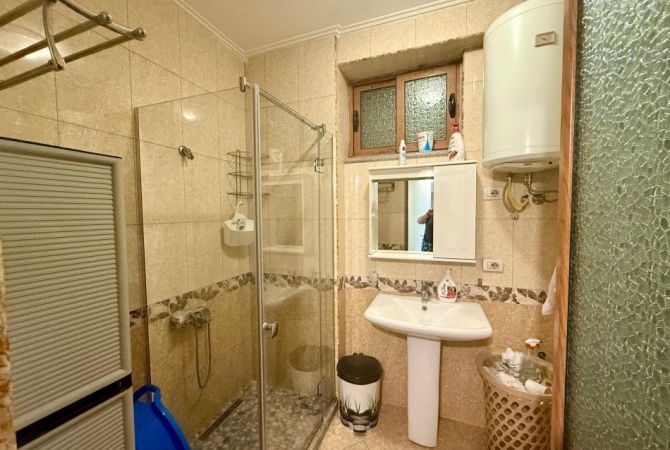 Shtepi me qera Apartament ne Tirane, 2+1, Mobilimi E mobiluar, Pagesa 600  Euro.