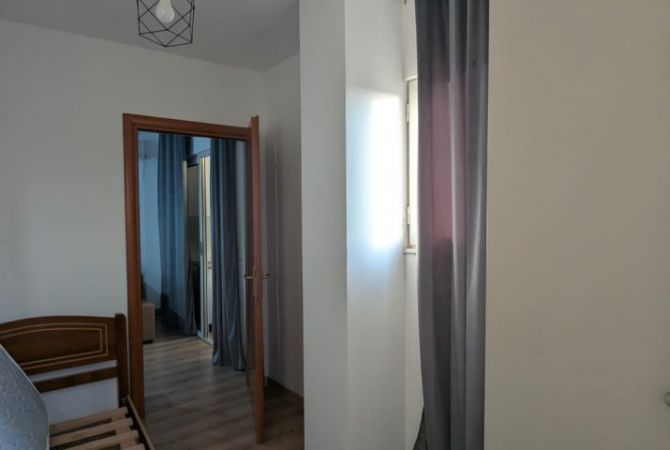 Shtepi me qera Apartament ne Tirane, 2+1, Mobilimi E mobiluar, Pagesa 500  Euro.