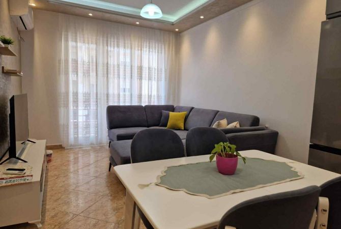 Shtepi me qera Apartament ne Tirane, 2+1, Mobilimi E mobiluar, Pagesa 80,000  Leke.