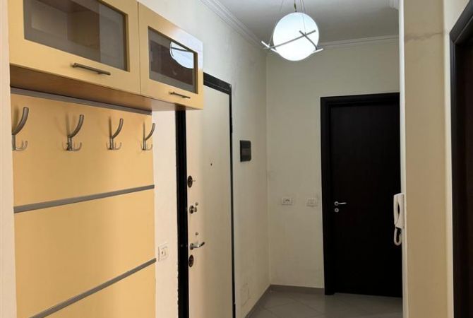 Shtepi me qera Apartament ne Tirane, 2+1, Mobilimi E mobiluar, Pagesa 40,000  Leke.