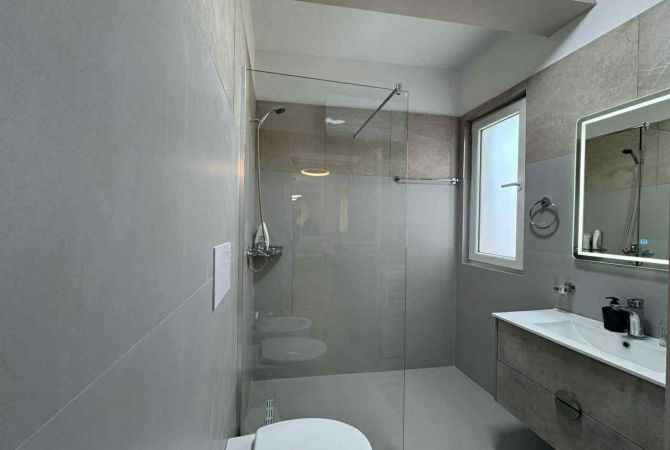 Shtepi me qera Apartament ne Tirane, 2+1, Mobilimi E mobiluar, Pagesa 80,000  Leke.