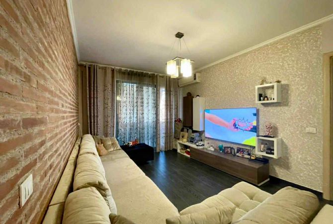 Shtepi me qera Apartament ne Tirane, 2+1, Mobilimi E mobiluar, Pagesa 850  Euro.