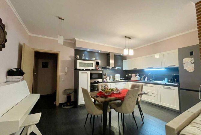 Shtepi me qera Apartament ne Tirane, 2+1, Mobilimi E mobiluar, Pagesa 850  Euro.