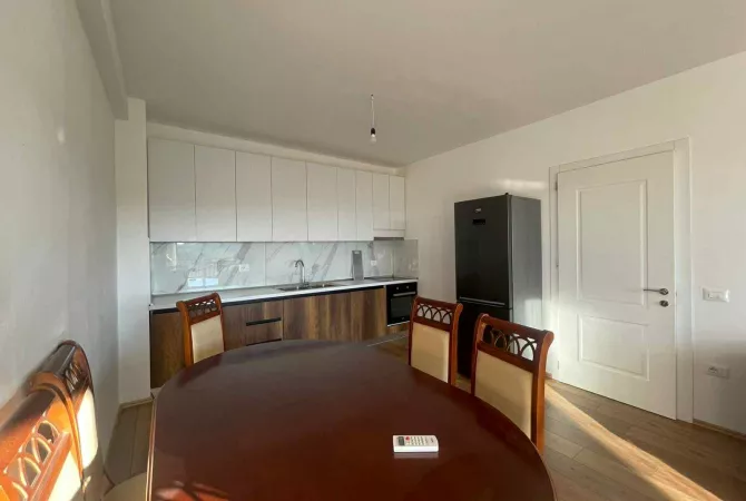 Shtepi me qera 1+1 ne Tirane - 40,000 Leke