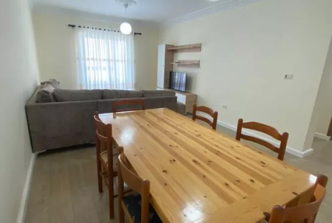 Shtepi me qera Apartament ne Tirane, 2+1, Mobilimi E mobiluar, Pagesa 550  Euro.