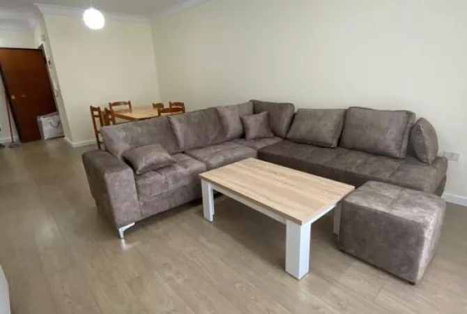 Shtepi me qera Apartament ne Tirane, 2+1, Mobilimi E mobiluar, Pagesa 550  Euro.