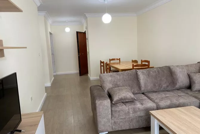 Shtepi me qera Apartament ne Tirane, 2+1, Mobilimi E mobiluar, Pagesa 550  Euro.