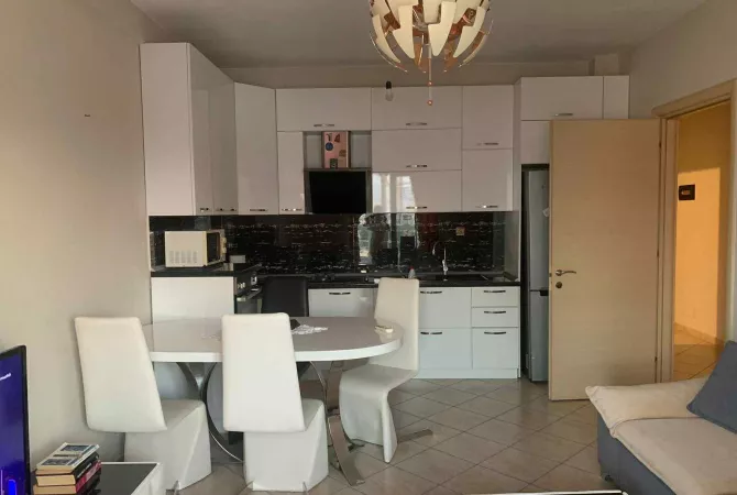 Shtepi me qera Apartament ne Tirane, 2+1, Mobilimi E mobiluar, Pagesa 55,000  Leke.