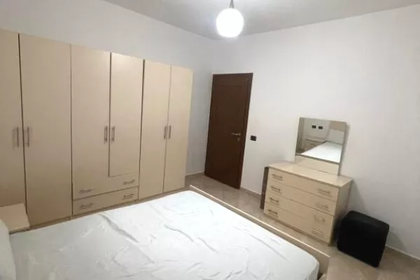 Shtepi me qera Apartament ne Tirane, 2+1, Mobilimi E mobiluar, Pagesa 45,000  Leke.