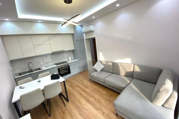 Shtepi me qera 2+1 ne Tirane - 680 Euro