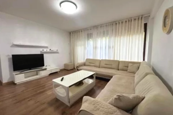 Shtepi me qera 2+1 ne Tirane - 750 Euro