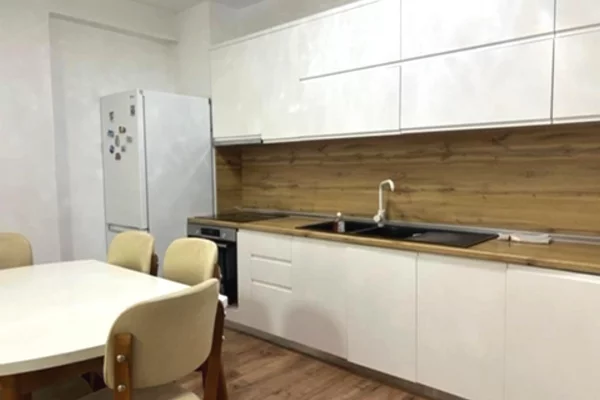 Shtepi me qera 2+1 ne Tirane - 750 Euro