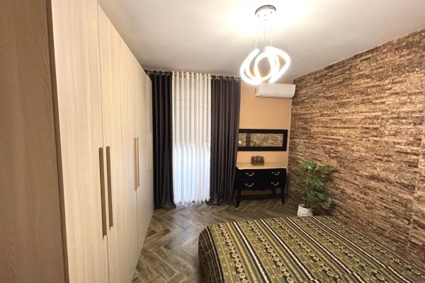 Shtepi me qera 2+1 ne Tirane - 750 Euro