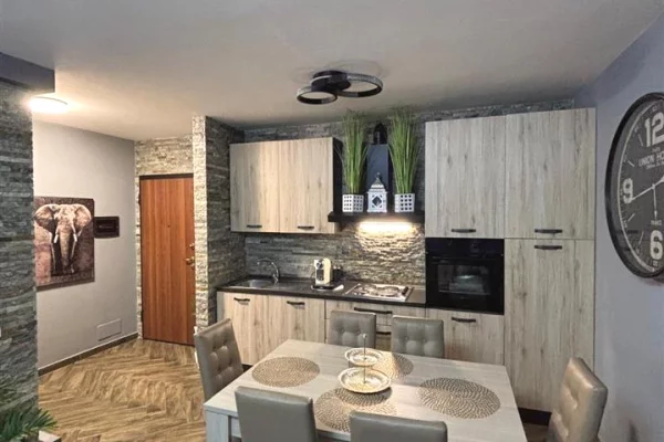 Shtepi me qera 2+1 ne Tirane - 750 Euro