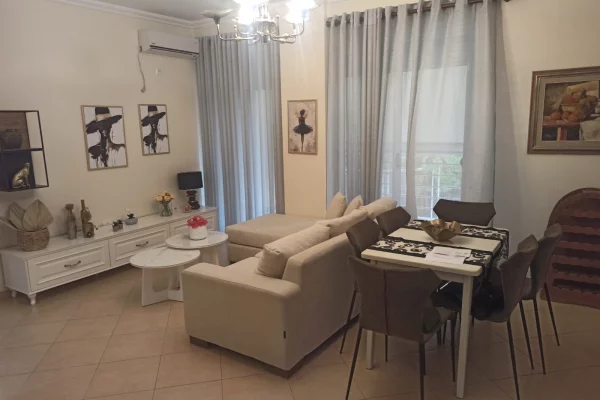 Shtepi me qera 3+1 ne Tirane - 750 Euro