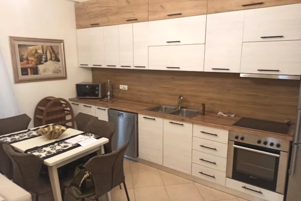 Shtepi me qera 3+1 ne Tirane - 750 Euro