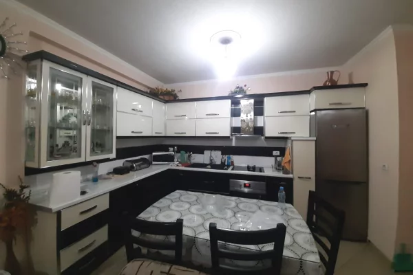 Shtepi me qera Apartament ne Tirane, 2+1, Mobilimi E mobiluar, Pagesa 45,000  Leke.