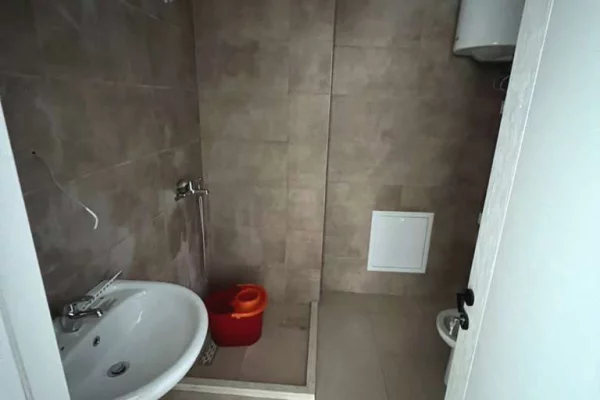 Shtepi me qera 1+1 ne Tirane - 35,000 Leke