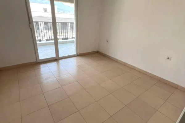 Shtepi me qera 1+1 ne Tirane - 35,000 Leke