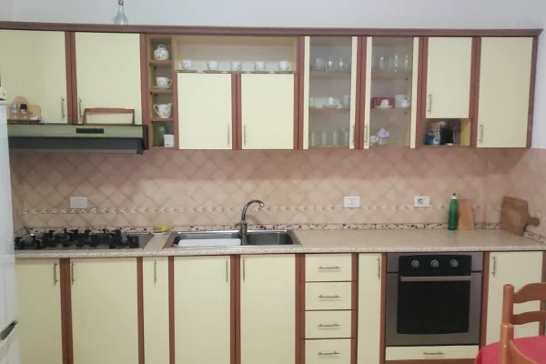Shtepi me qera 2+1 ne Tirane - 50,000 Leke
