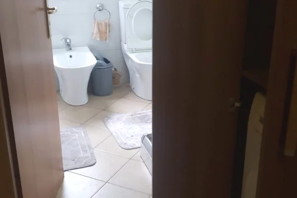 Shtepi me qera 2+1 ne Tirane - 50,000 Leke